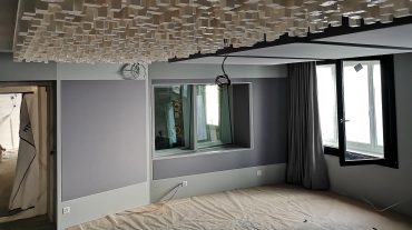 ADS Acoustic Design System Regiewand mit eingelassenem Fenster im Bau