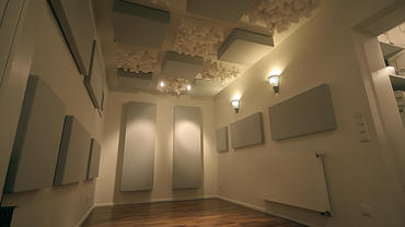 Tracking room