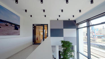 Wandmodule A115 oberhalb Rezeption in einer HNO Praxis