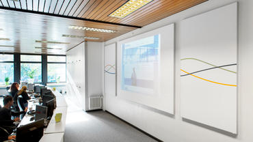 GS Electronic A705 Wandabsorber als Projektionsfläche in der Leitstelle
