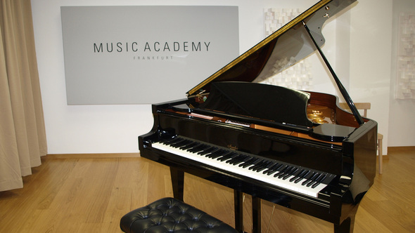 Flügel im Aufnahmeraum, A100 Breitbandabsorber an der Wand der Music Academy Frankfurt