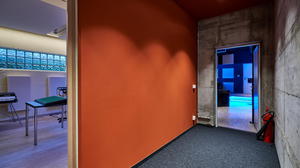 Korridor Studio 2 Bauer Studios Ludwigsburg Blick in Aufnahme 2 und Regie 2 Foto Steffen Schmid