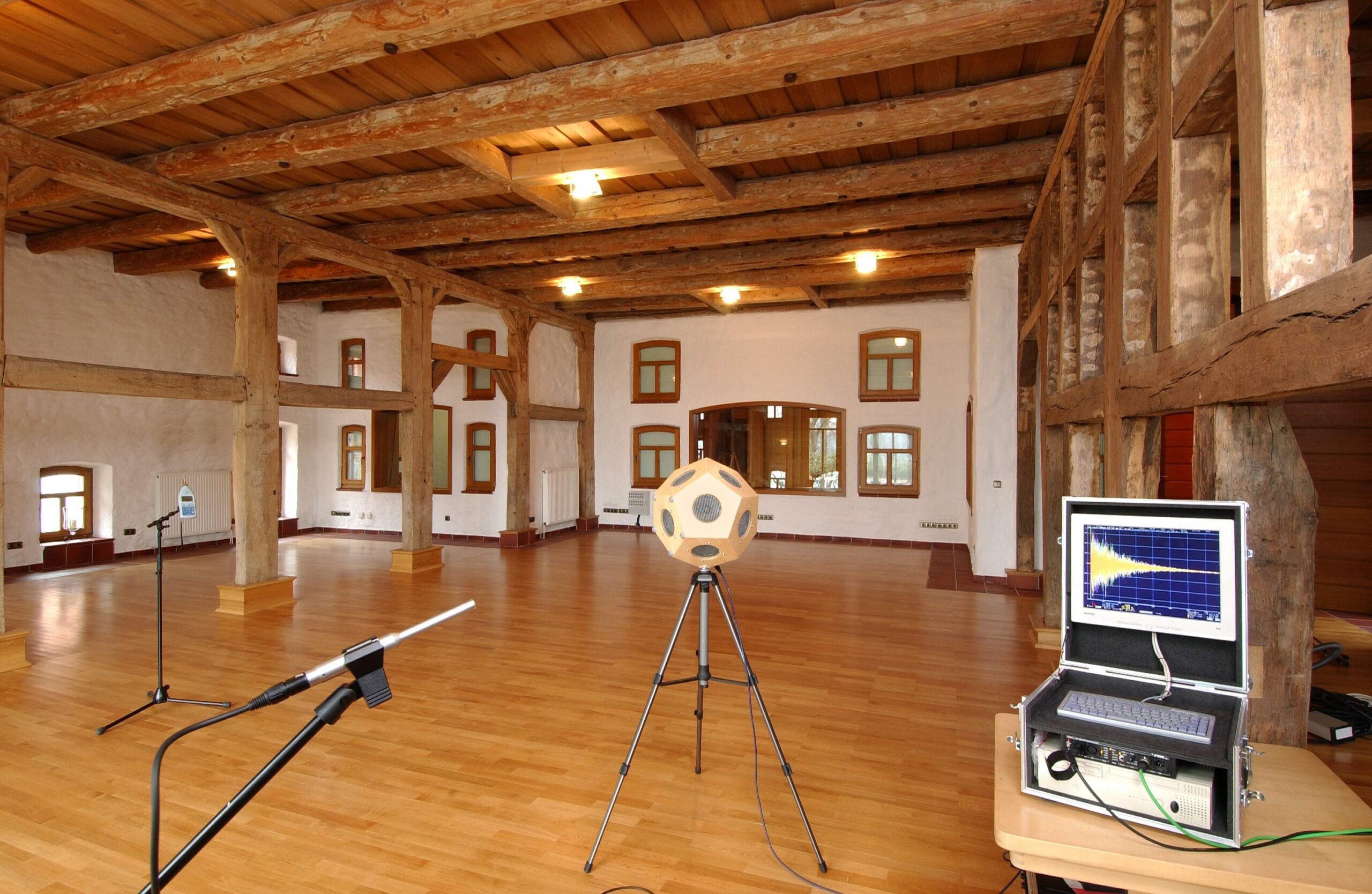 bild_mbakustik_gmbh_akustikprojekt_fattoria_musica_und_masterlab_messung_in_der_fattoria_musica_2003