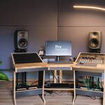 Bild Mastering-Regie-Frontwand-mit-Trapcore-Bassabsorbern-2