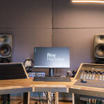 Bild Mastering-Regie-Frontwand-mit-Trapcore-Bassabsorbern
