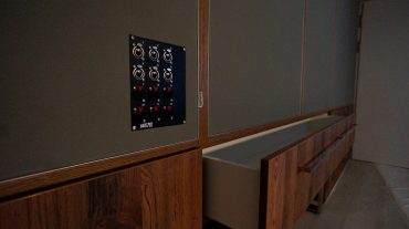 ADS Acoustic Design System Rückwand mit Schubladen und Anschlussfeld