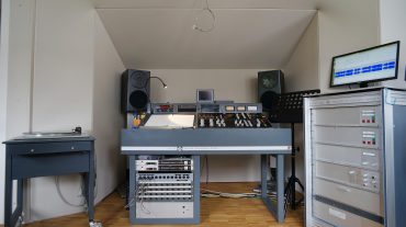 Frontwand mit Acoustic Design System ADS