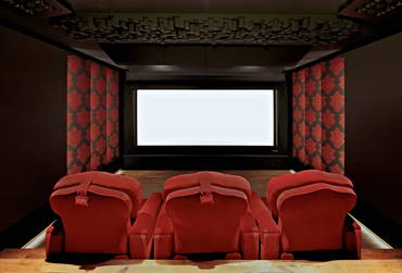 Frontwand mit gecurvter Leinwand | HAG Fairland Custom Reference