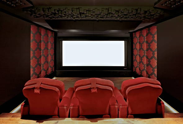 Frontwand mit gecurvter Leinwand | HAG Fairland Custom Reference