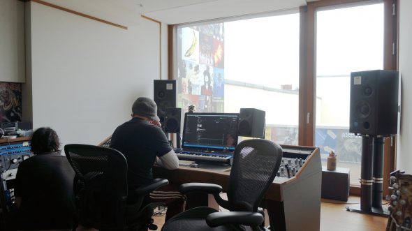 Richard Kruspe beim Hörtest während der Inbetriebnahme