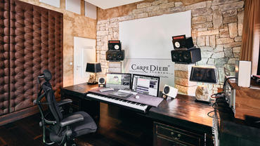 Frontwand des Carpe Diem Studio 1 mit A115 Breitbandabsorbern