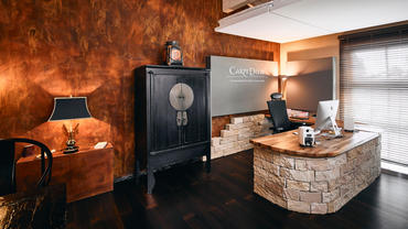 Carpe Diem Studio 2 Frontwand mit A115 Breitbandabsorbern mit Logo
