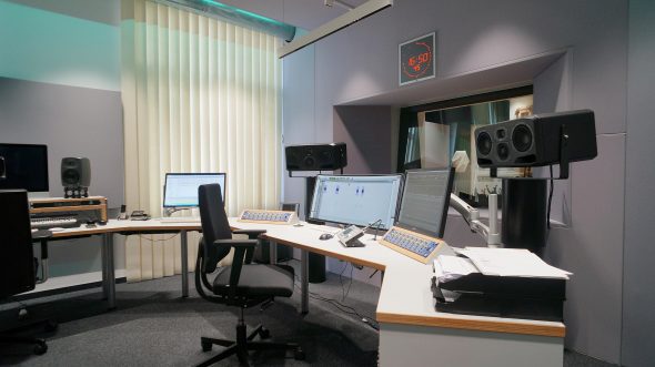 Radio NRW | Regie-Frontwand (Acoustic Design System)