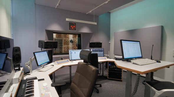 Radio NRW | Regie-Frontwand (Acoustic Design System)